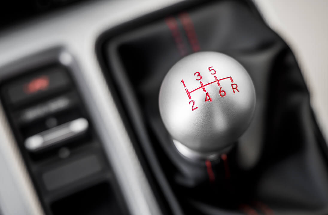 Transmissão manual de 6 Marchas com tecnologia Rev-Match