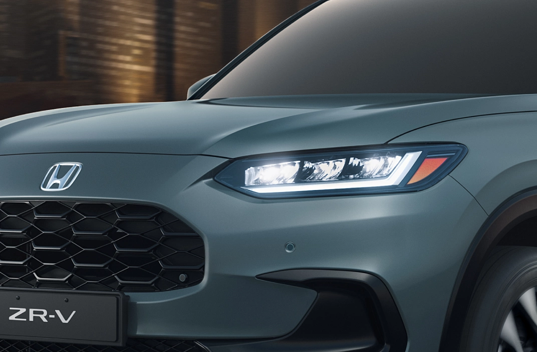 Sensores de estacionamento dianteiros e traseiros com aviso sonoro