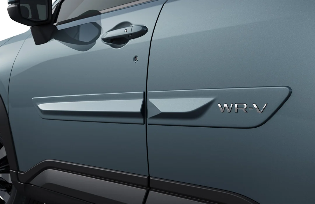 WR-V - Externo - Friso de portas com logo cromado*