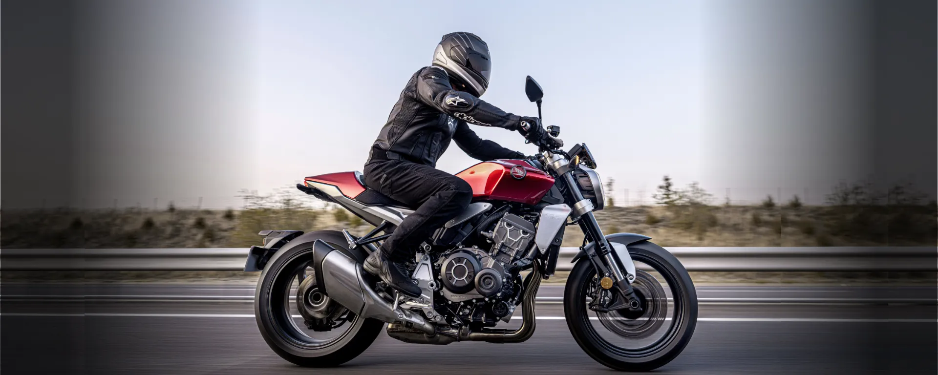 Modo de Pilotagem Introdução da Moto Honda CB 1000R Vermelho Metálico Bordeaux Red Metallic