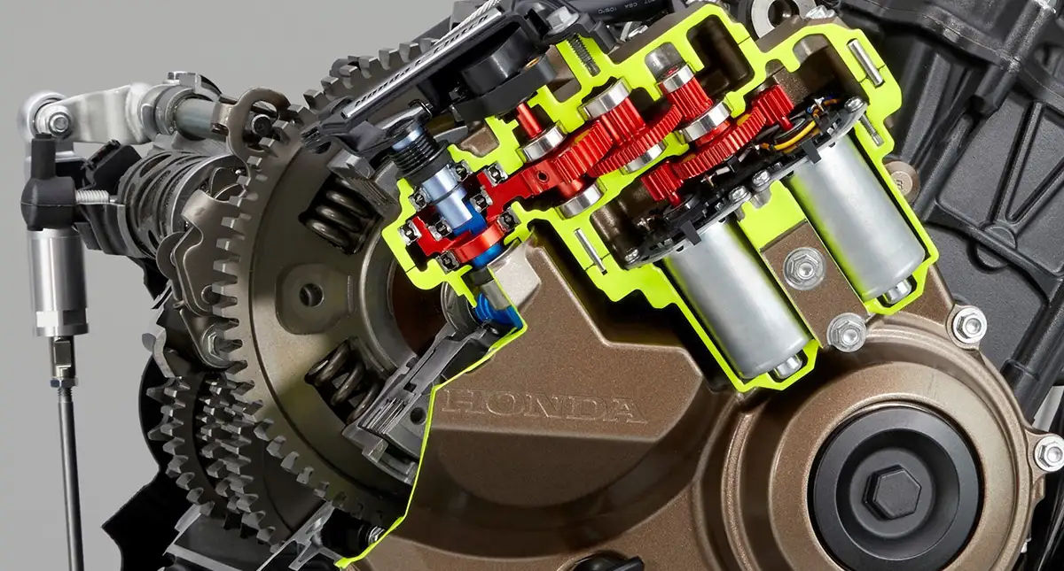 Diagrama do sistema Honda E-Clutch, destacando os componentes internos e a tecnologia de embreagem automatizada.
