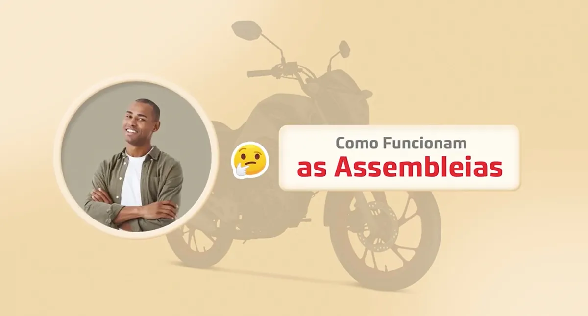 Cartaz Como funcionam as assembleias com homem careca sorrindo a frente e moto ao fundo