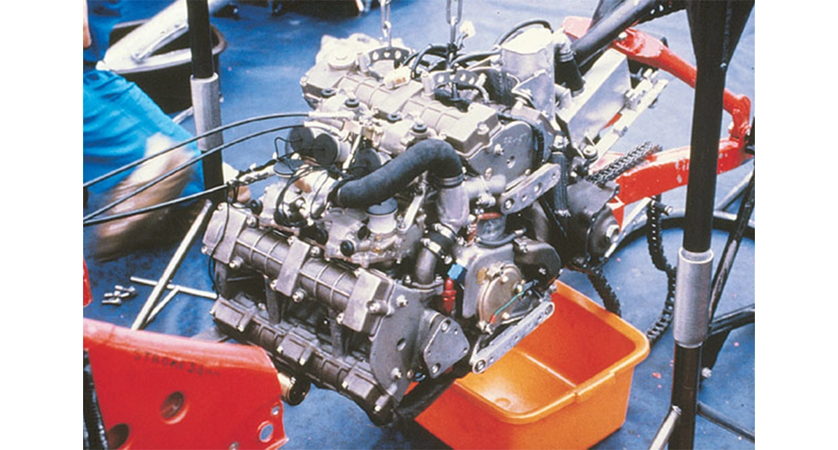 Motor exposto da motocicleta Honda NR500