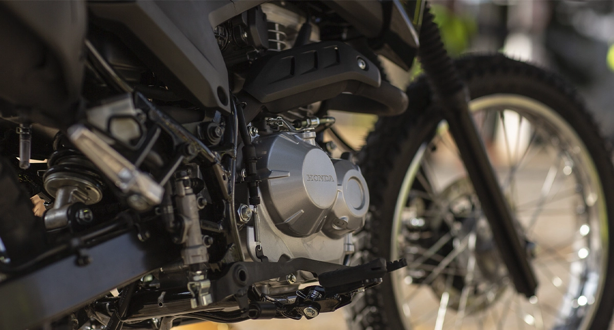 Detalhe da parte mecânica e motor da Bros 160 2025