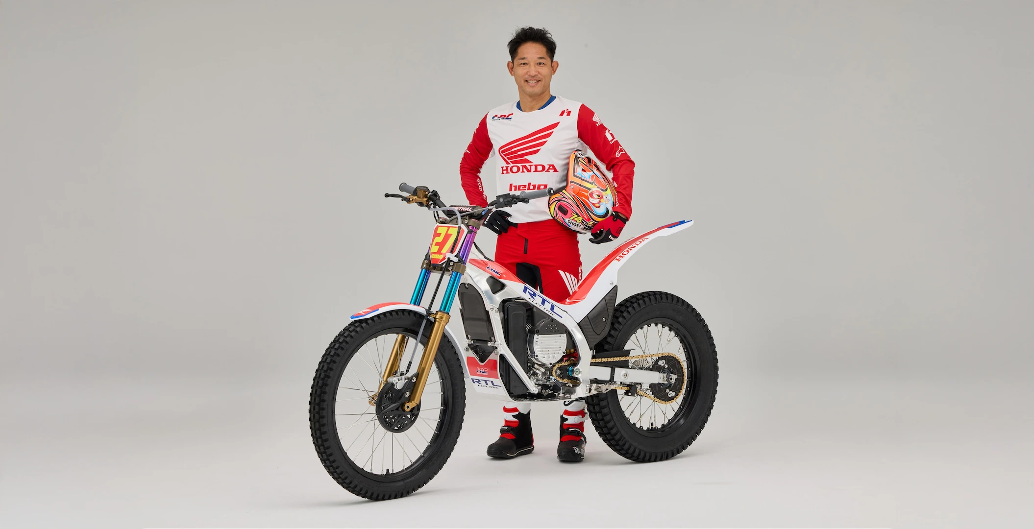 Takahisa Fujinami na motocicleta elétrica Honda RTL Eletric