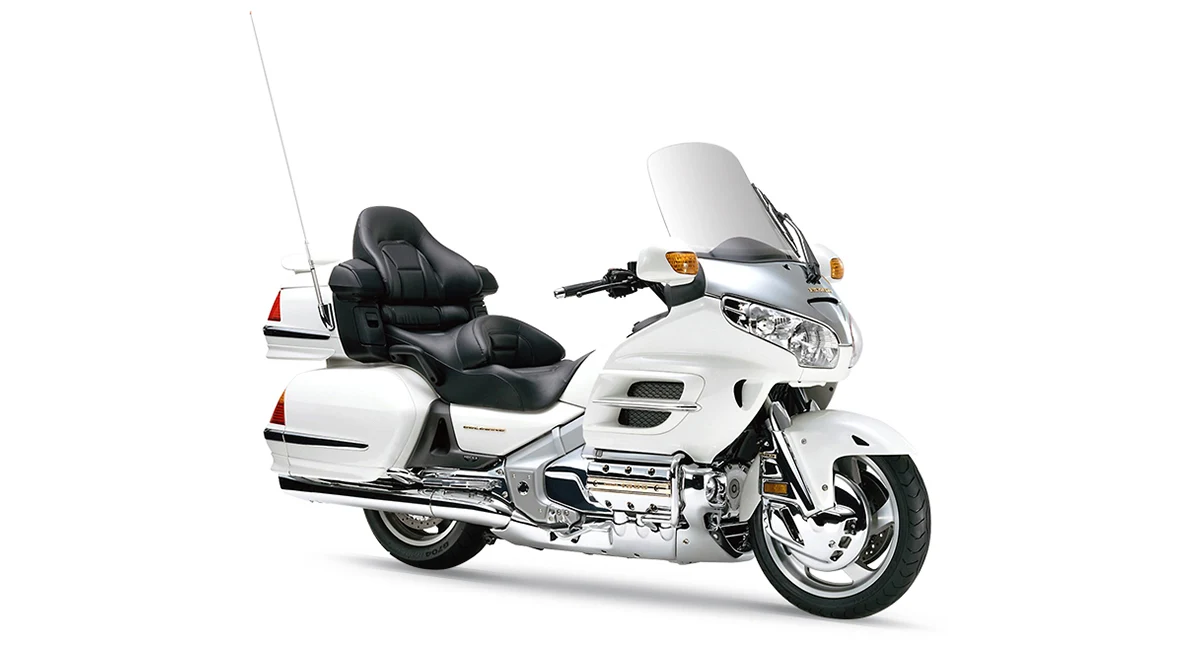 Honda Gold Wing 5ª Geração - Modelo GL 1800 em branco