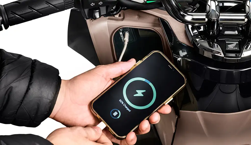 Entrada USB-C da Moto Honda PCX