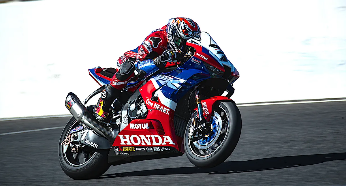 Piloto da Honda Iker Lecuona com Moto Fireblade no Mundial de Superbike