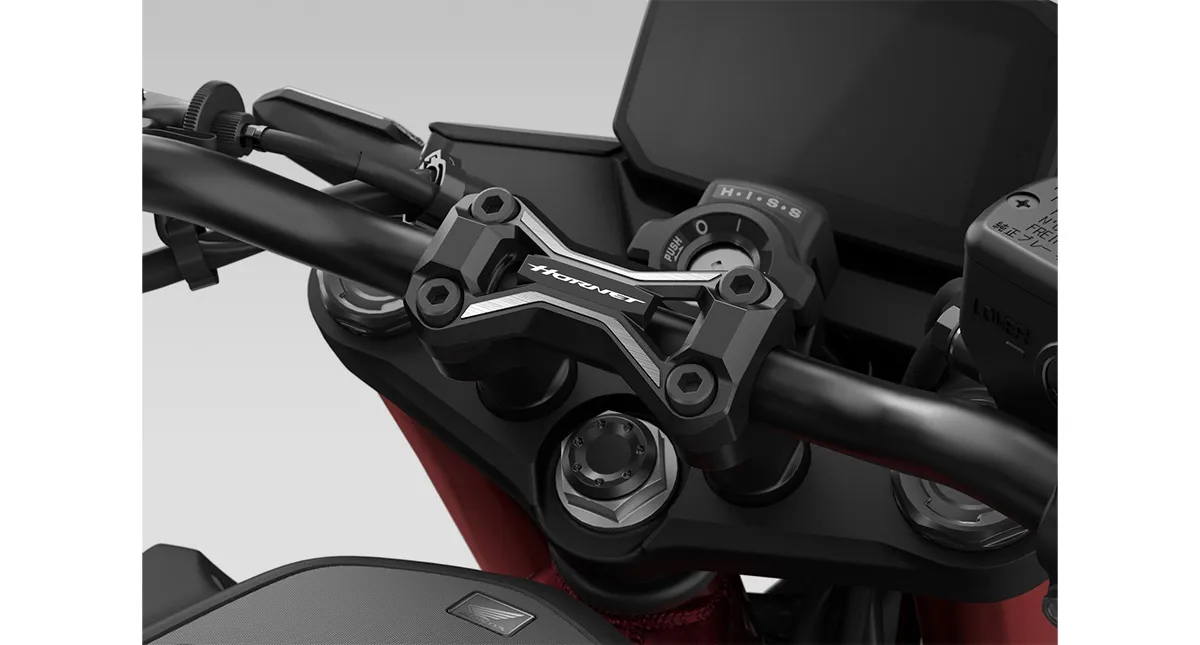 Parte central do guidão da nova moto Honda Hornet CB 750