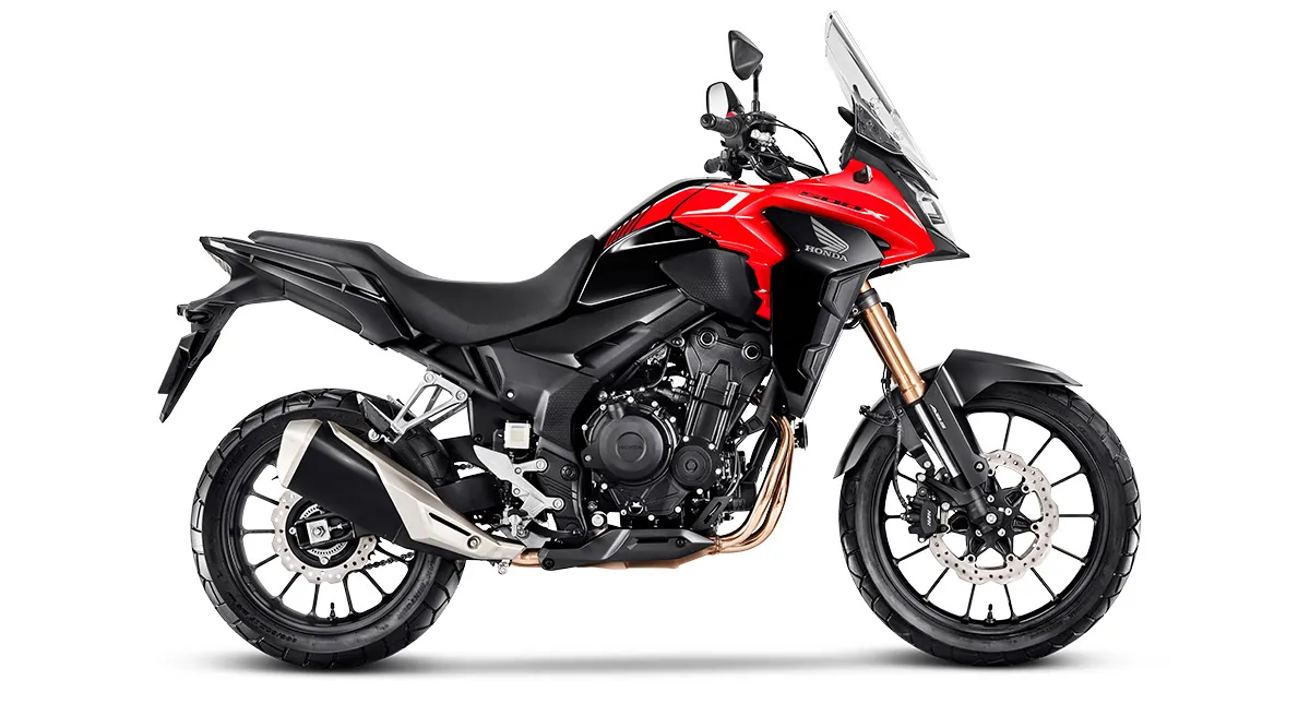 Lateral direita da Motocicleta Honda CB 500X vermelha