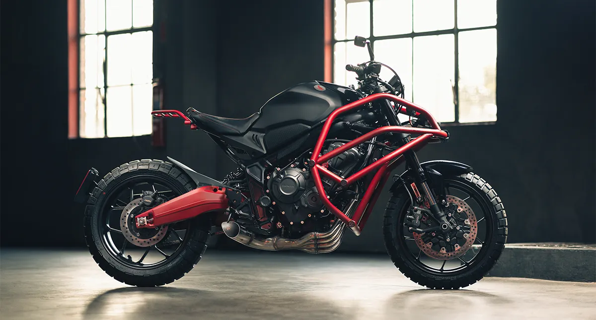 Motocicleta customizada Equipe B com CB 650R