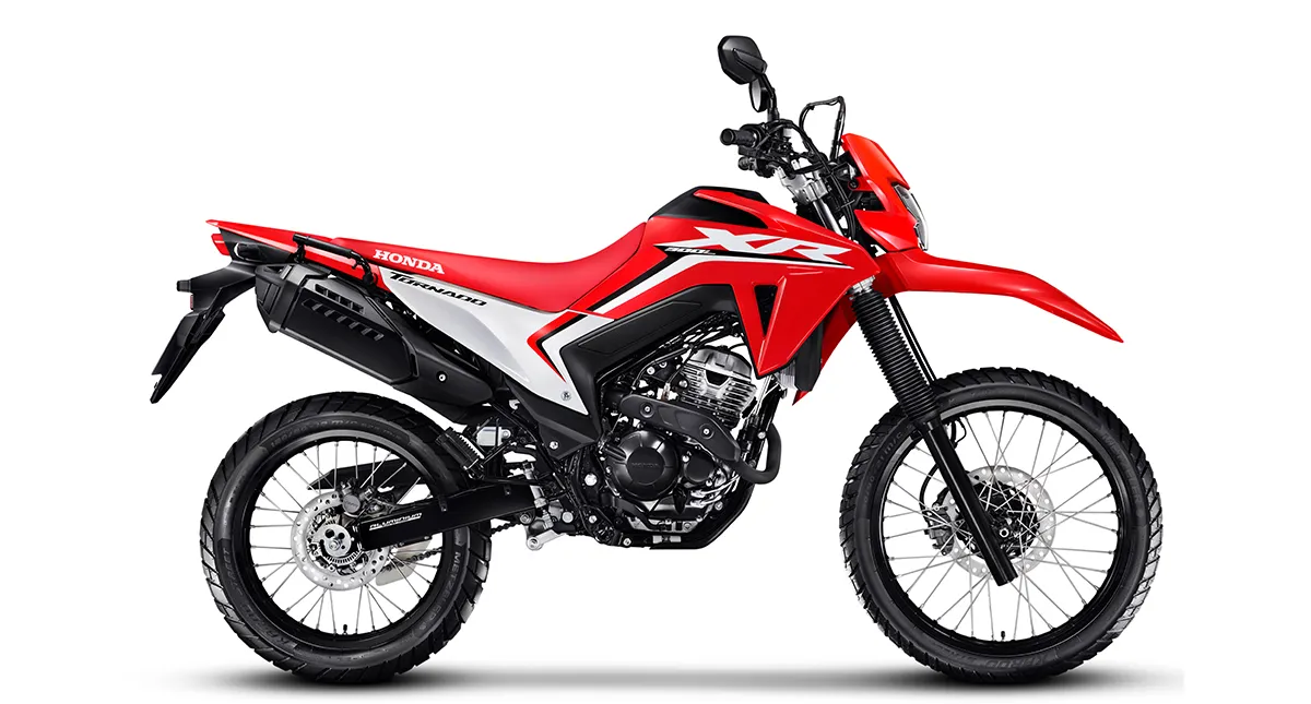 Detalhes Lateral direita da Honda Tornado 2025