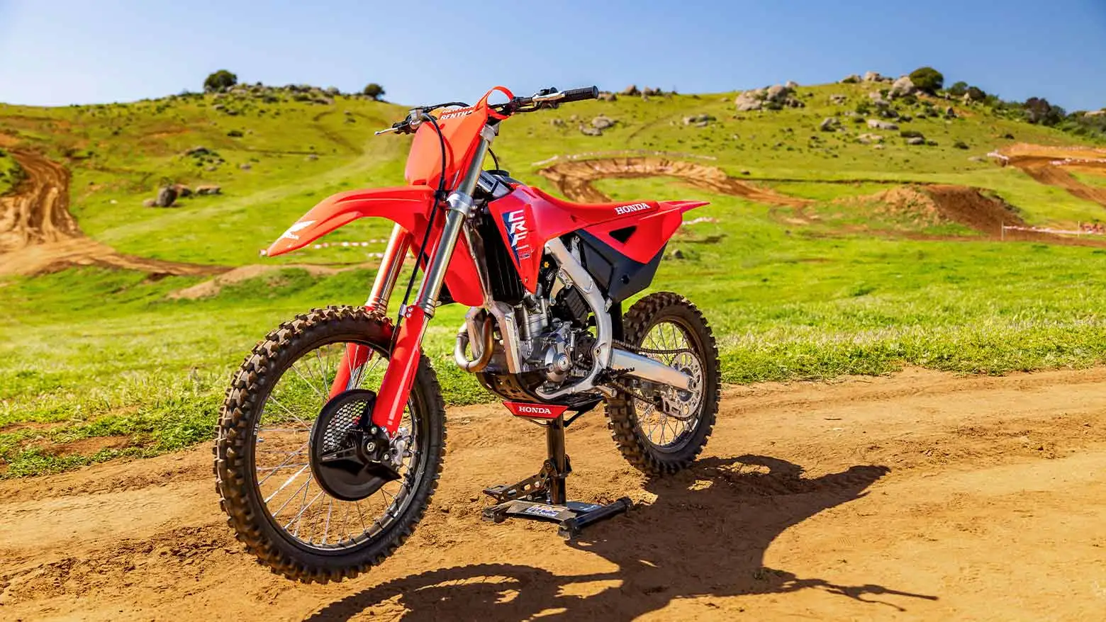 Moto Honda CRF 250 Lateral Esquerda Ambientada