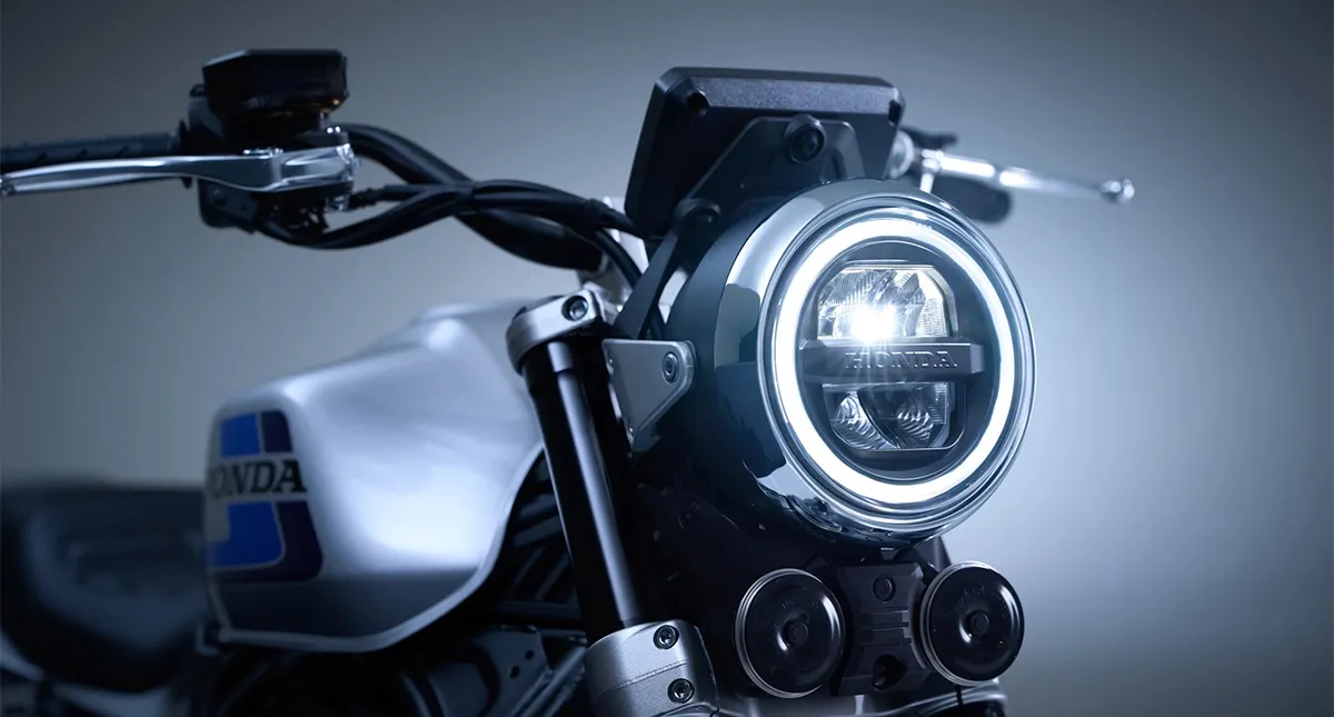 Motocicleta conceito em posição frontal