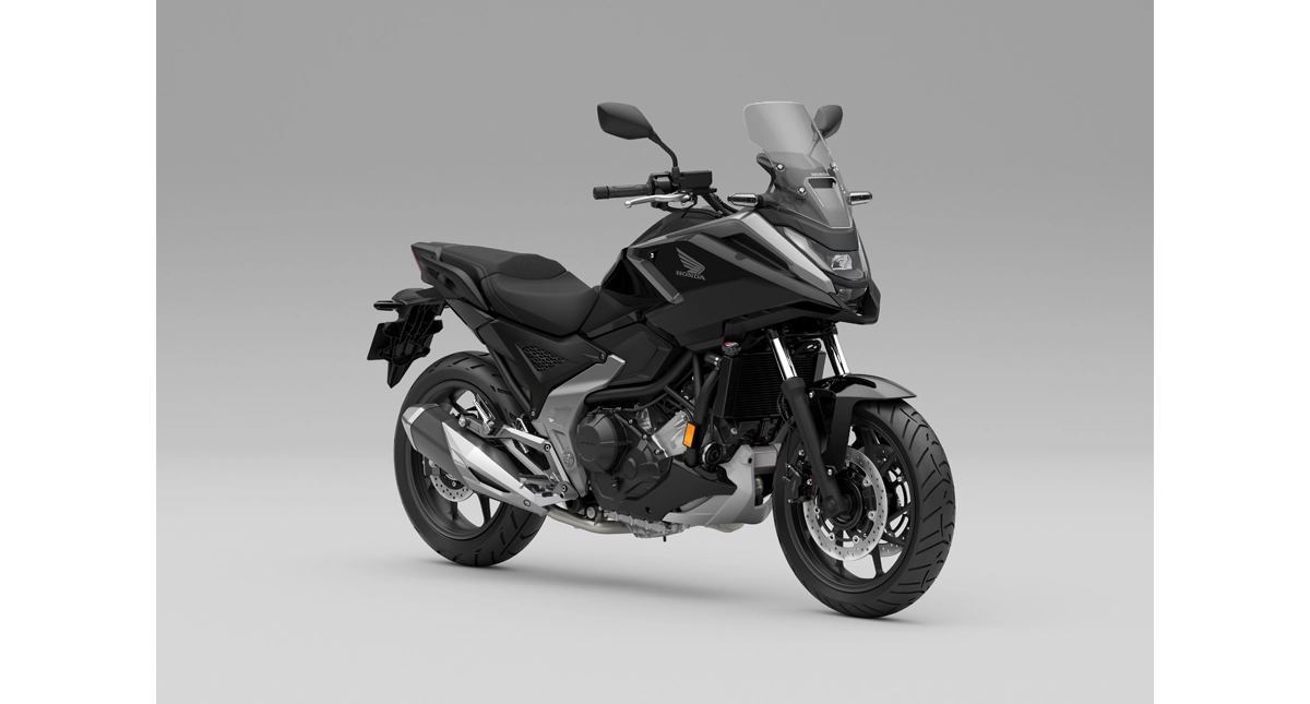 Moto Honda preta de estilo touring