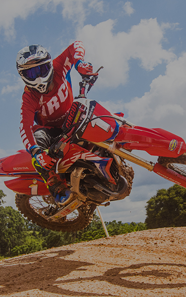 Motocross Honda Racing Corrida de motos sobre uma superfície de terra que exige perícia do piloto e bom desempenho do veículo. motocross honda racing