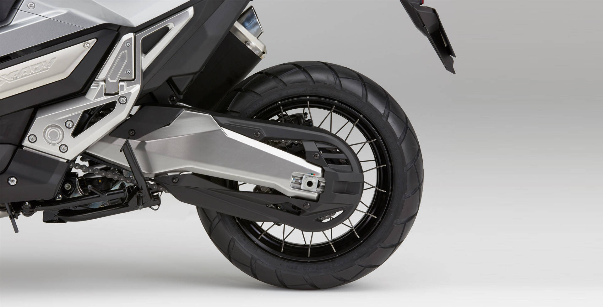 Moto Honda X-Adv Detalhe Roda Traseira