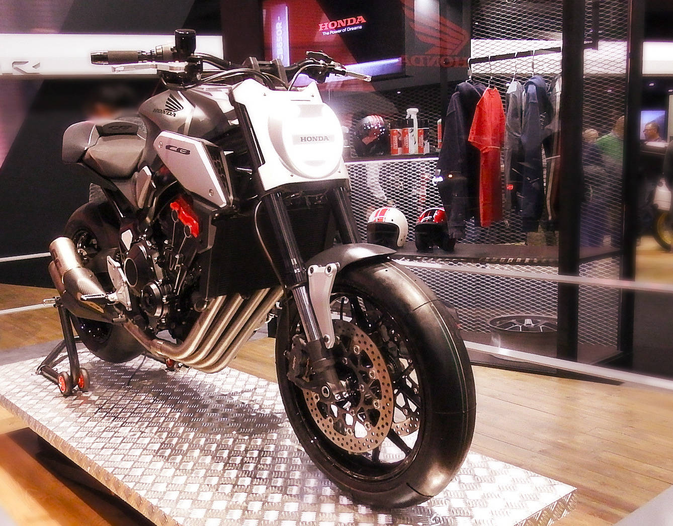 Moto Honda CB 1000R Cinza