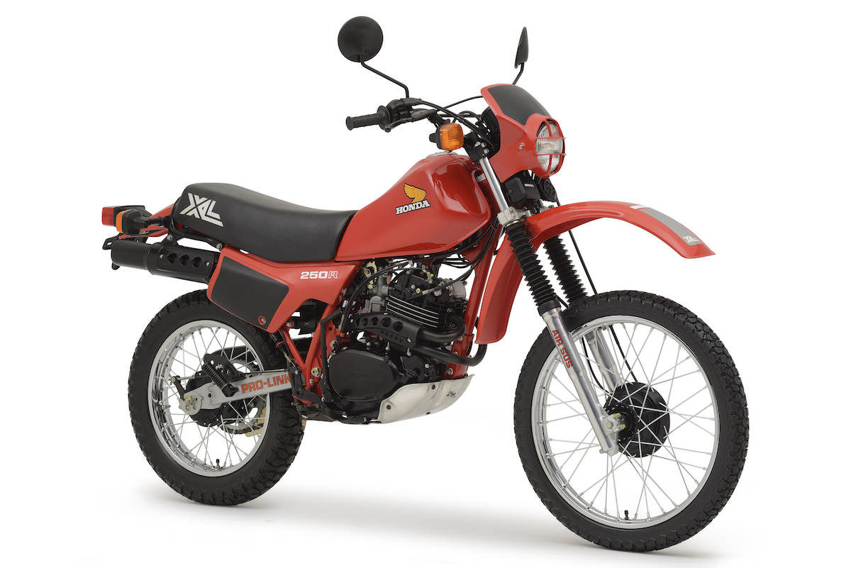 Honda XL 250R 1982 Vermelha Lateral