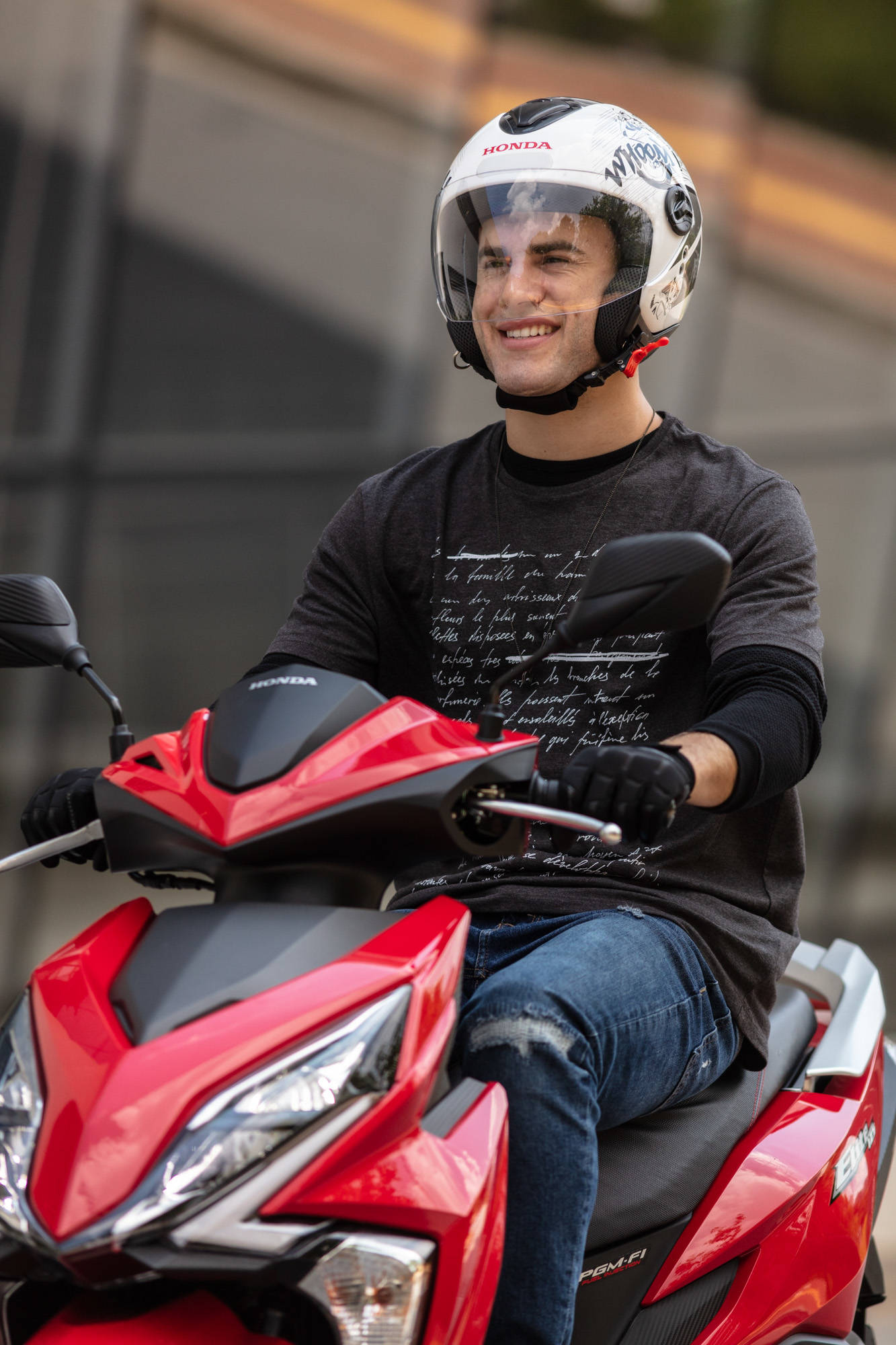 Moto Scooter Elite 125 Vermelha de Frente