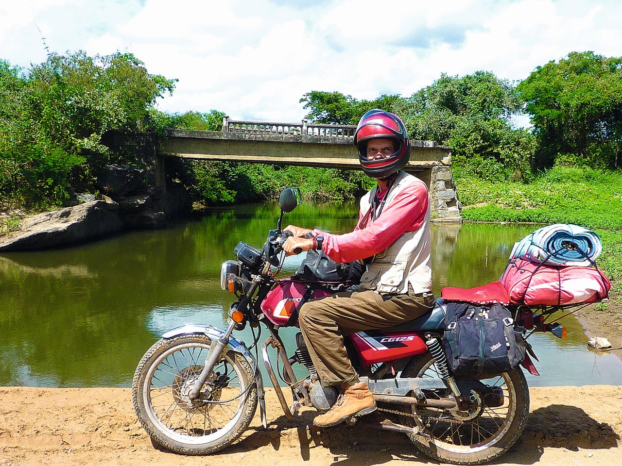 Homem em Moto Honda Após os 40 anos