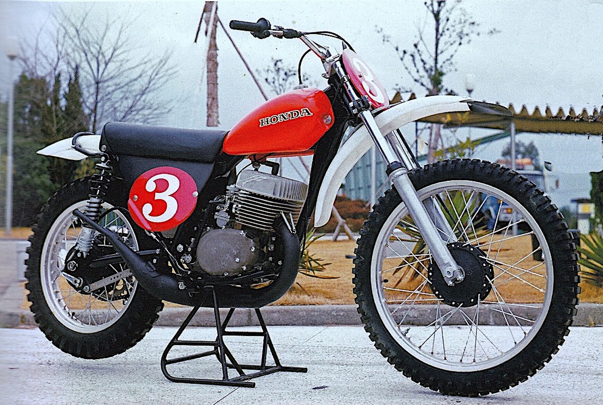 Moto Honda de Motocross 335cc na Fábrica