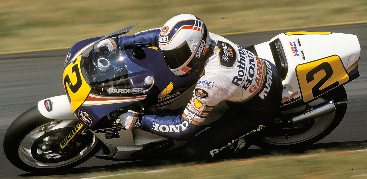 Piloto de Moto Honda Wayne Gardner na Pista