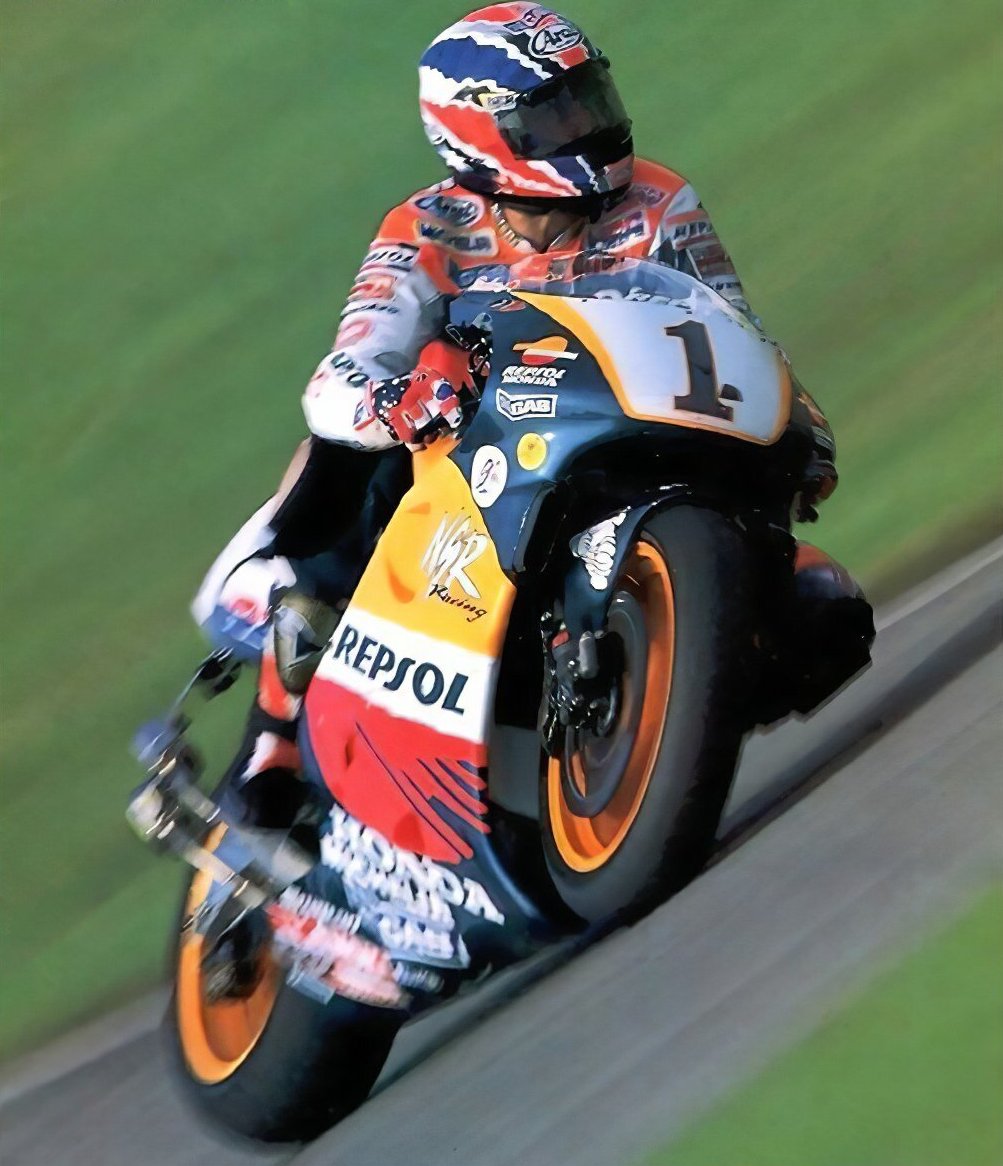 Piloto da Honda Mick Doohan em Moto NSR 500