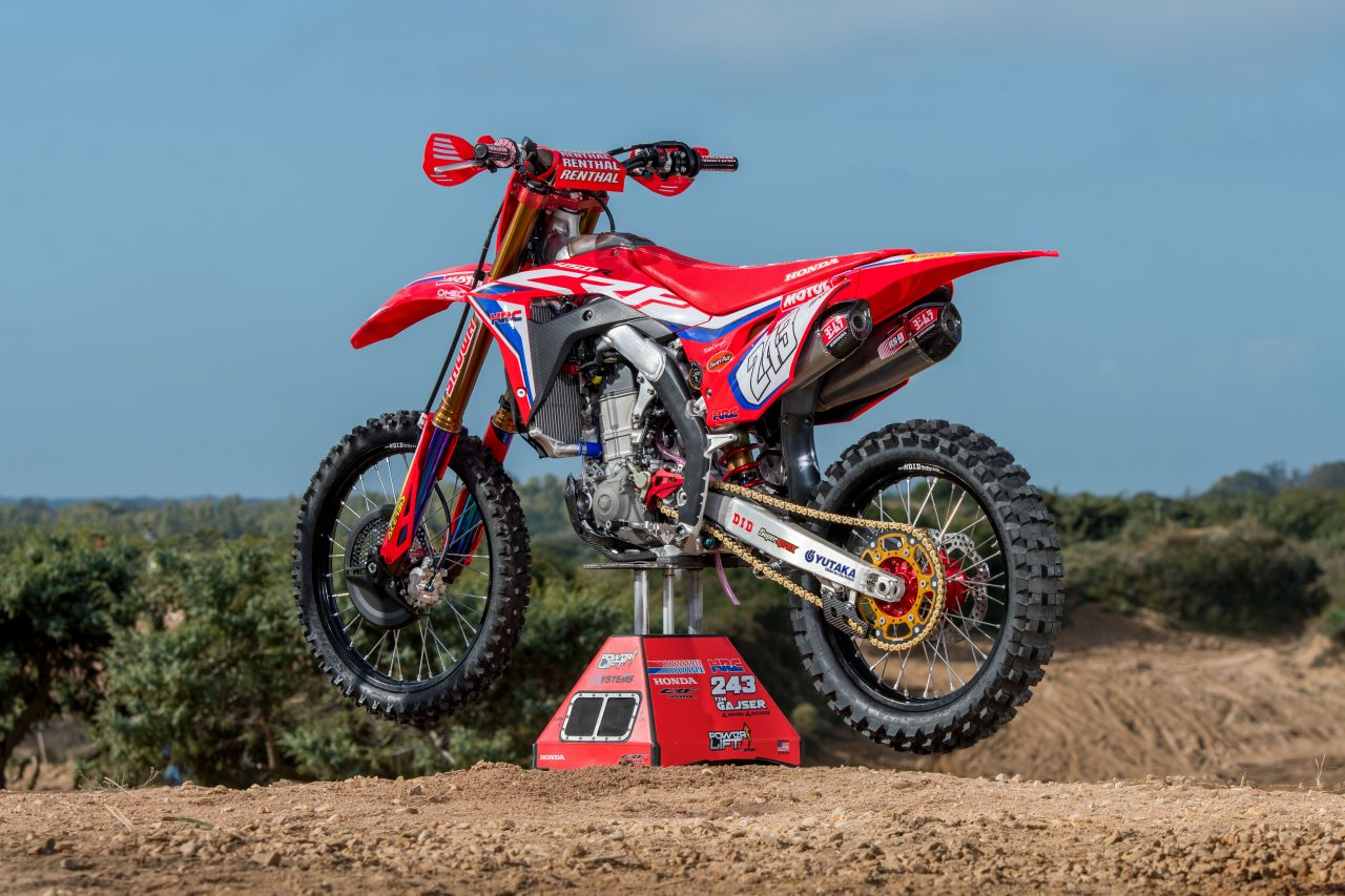 Moto Honda CRF de Motocross em Cavalete