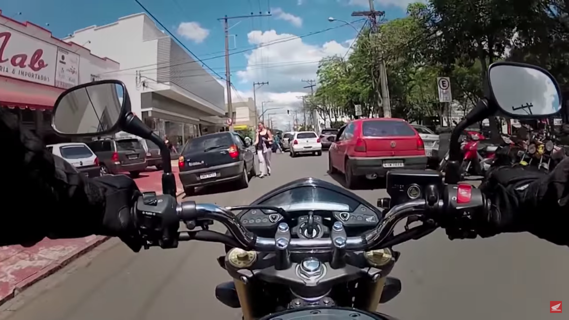 Visão do piloto em relação a moto e o trânsito