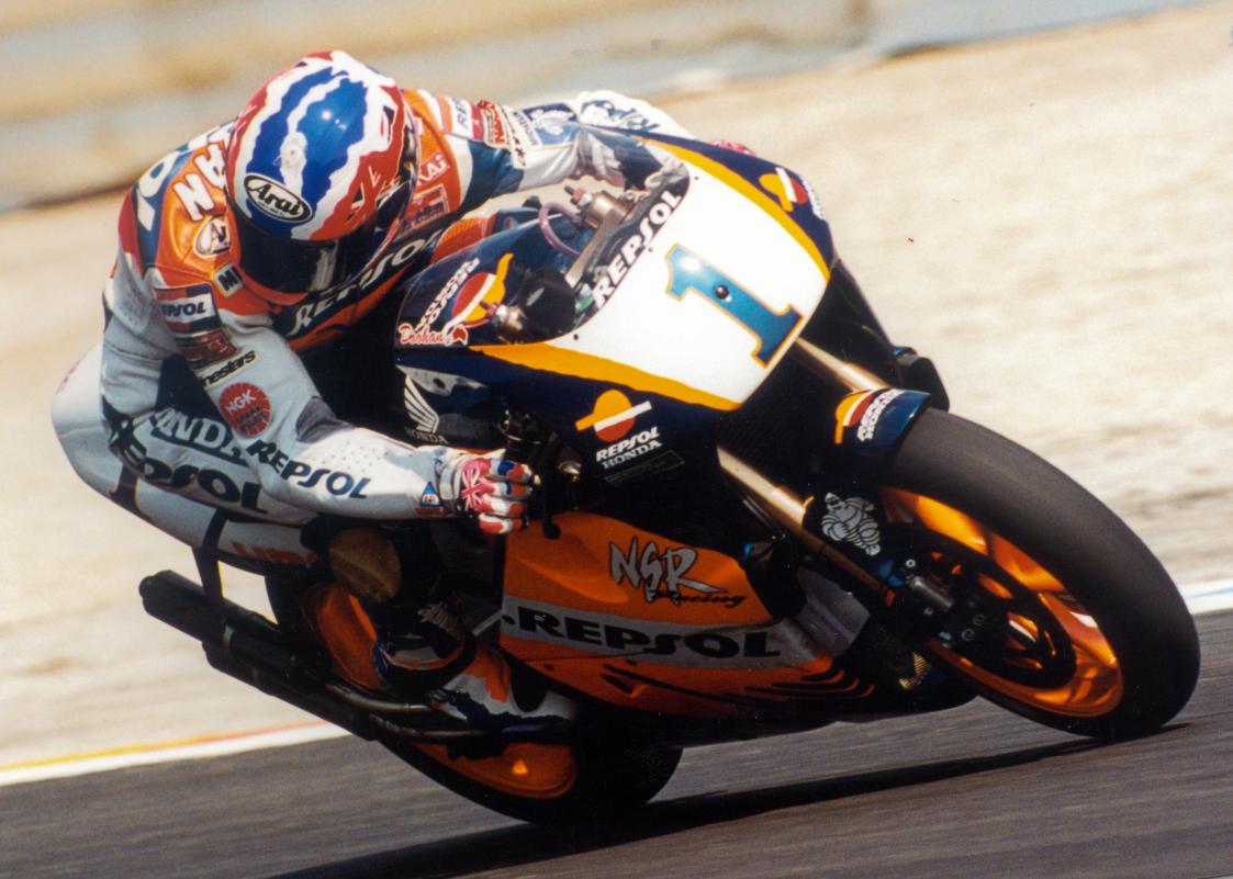 Piloto Mick Doohan na Pista com Moto Honda