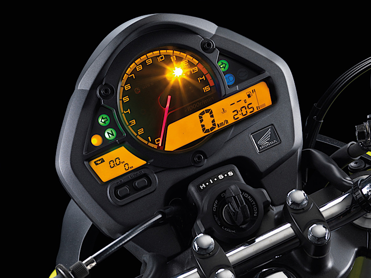 Painel da Moto Honda com luz laranja, conta giro e setas