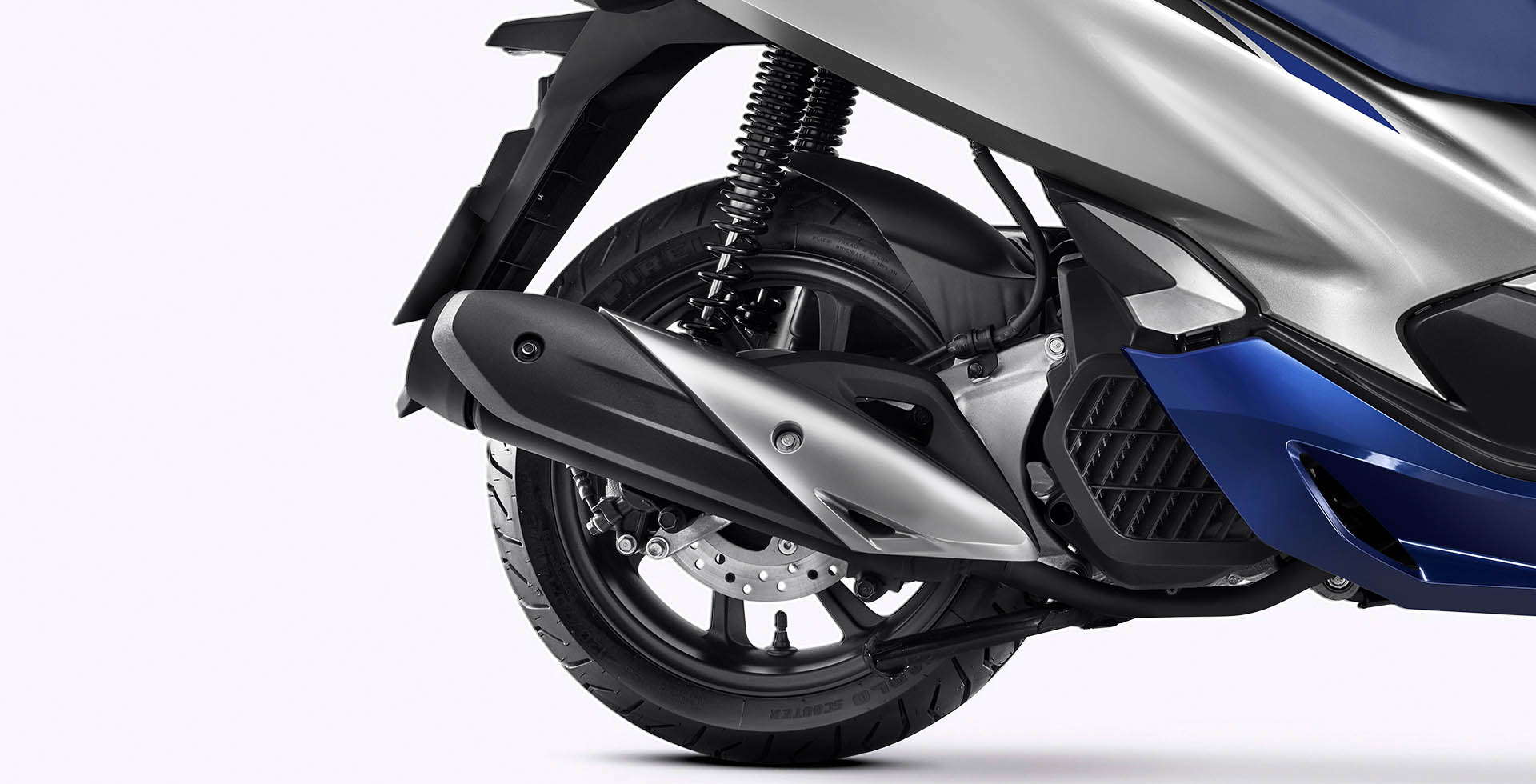 Moto Honda Pcx Cinza Detalhe Roda Traseira