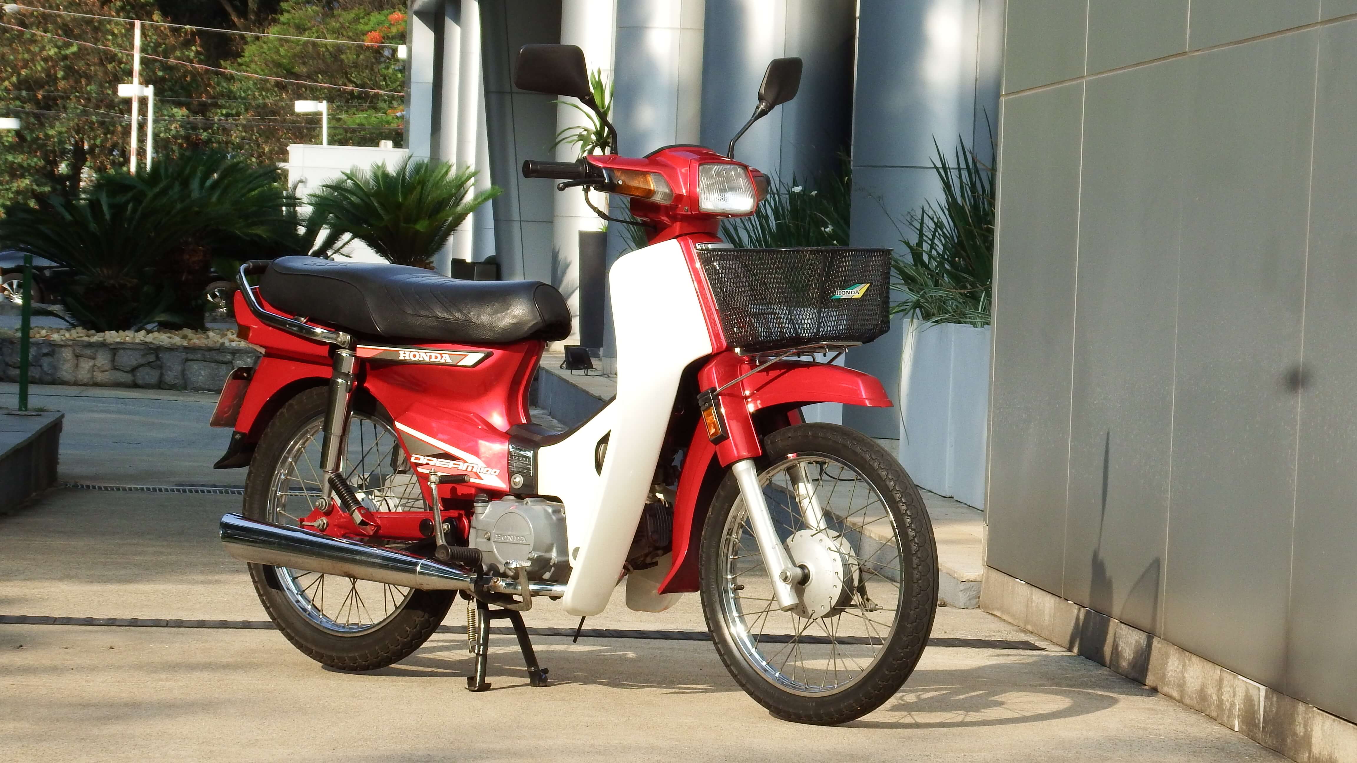 Moto Honda Dream 100 Vermelha