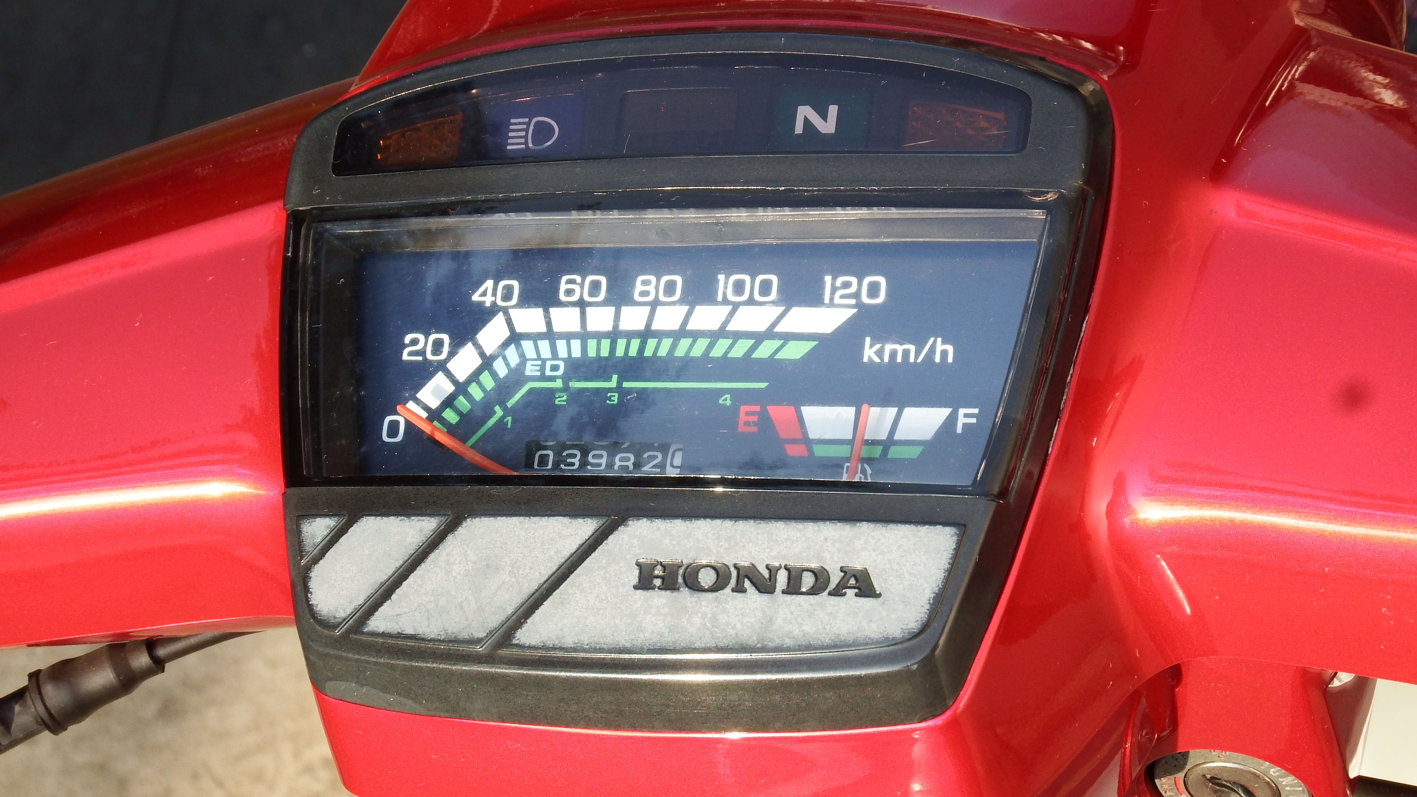 Moto Honda Dream 100 Vermelha Painel