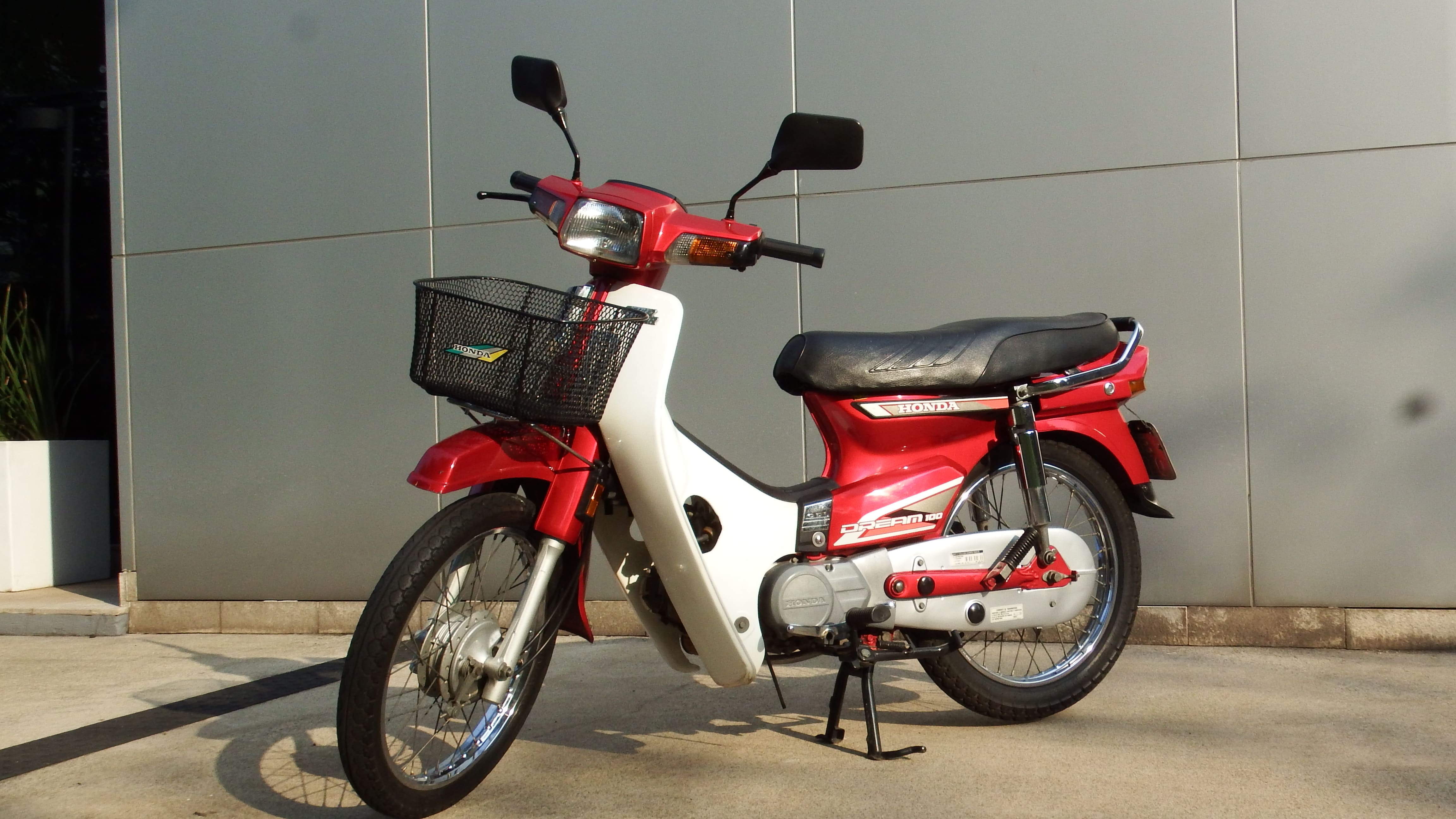 Moto Honda Dream 100 Foto da Frente