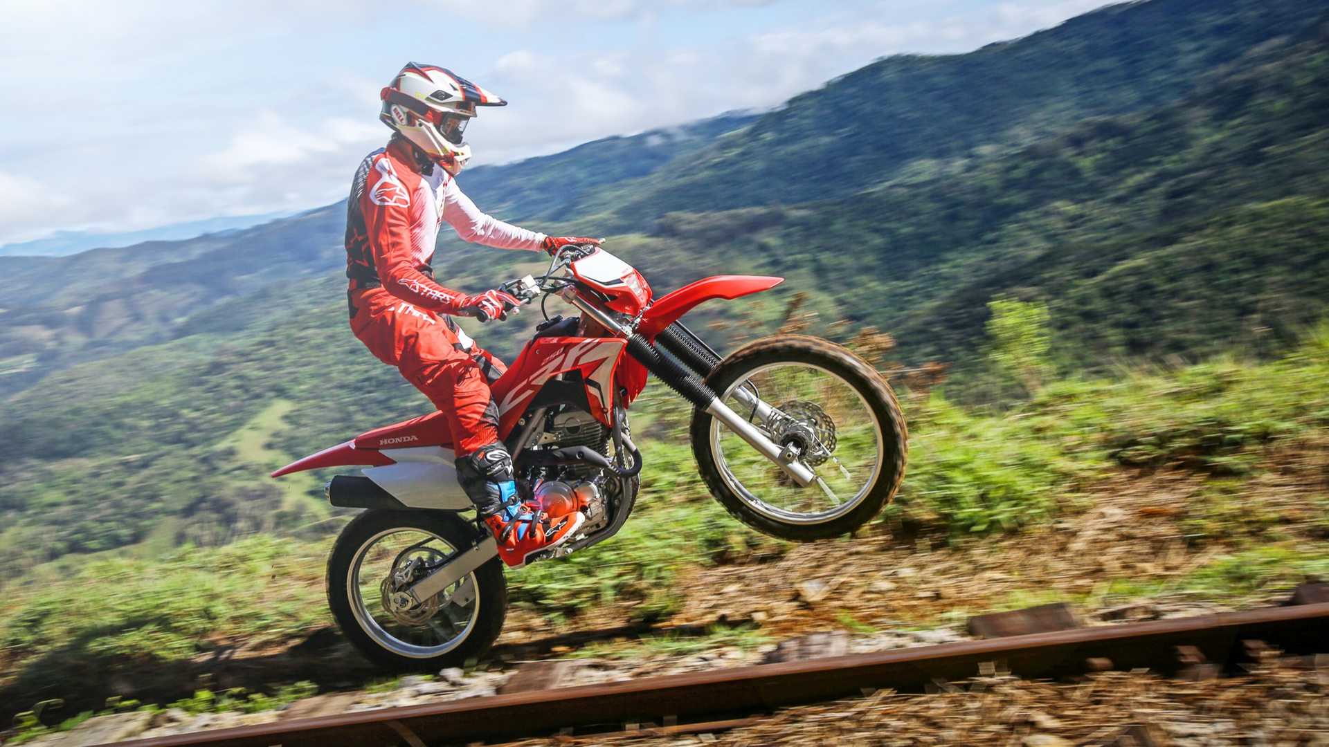 Moto Honda Crf 250 F Saltando