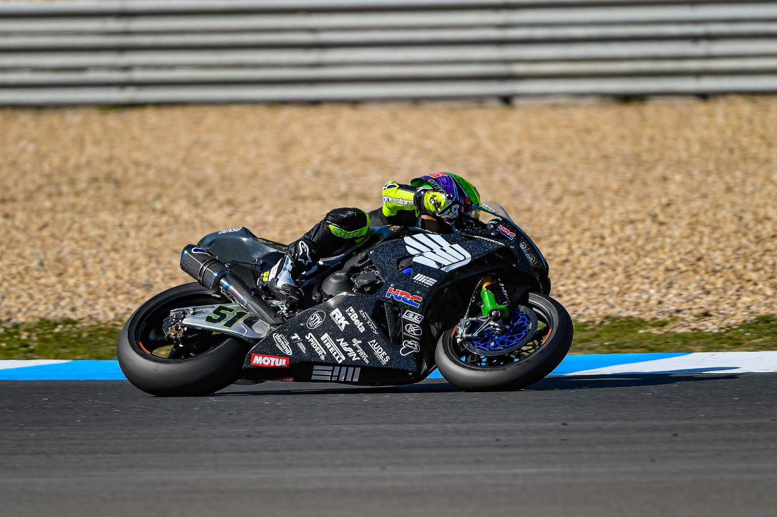 Piloto da Honda Motos Eric Granado fazendo curva