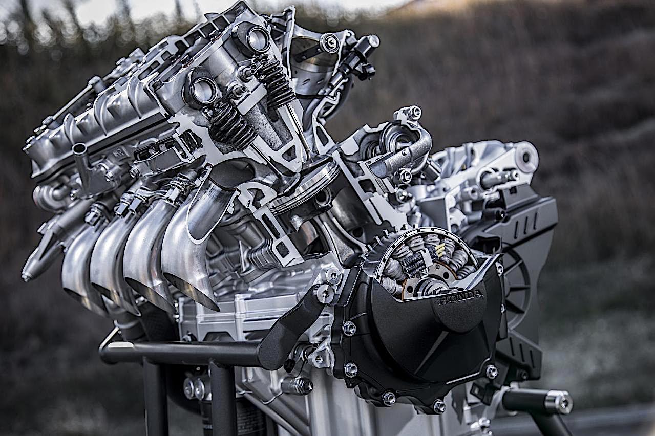 Motor e válvulas da moto Honda CBR 1000RR-R