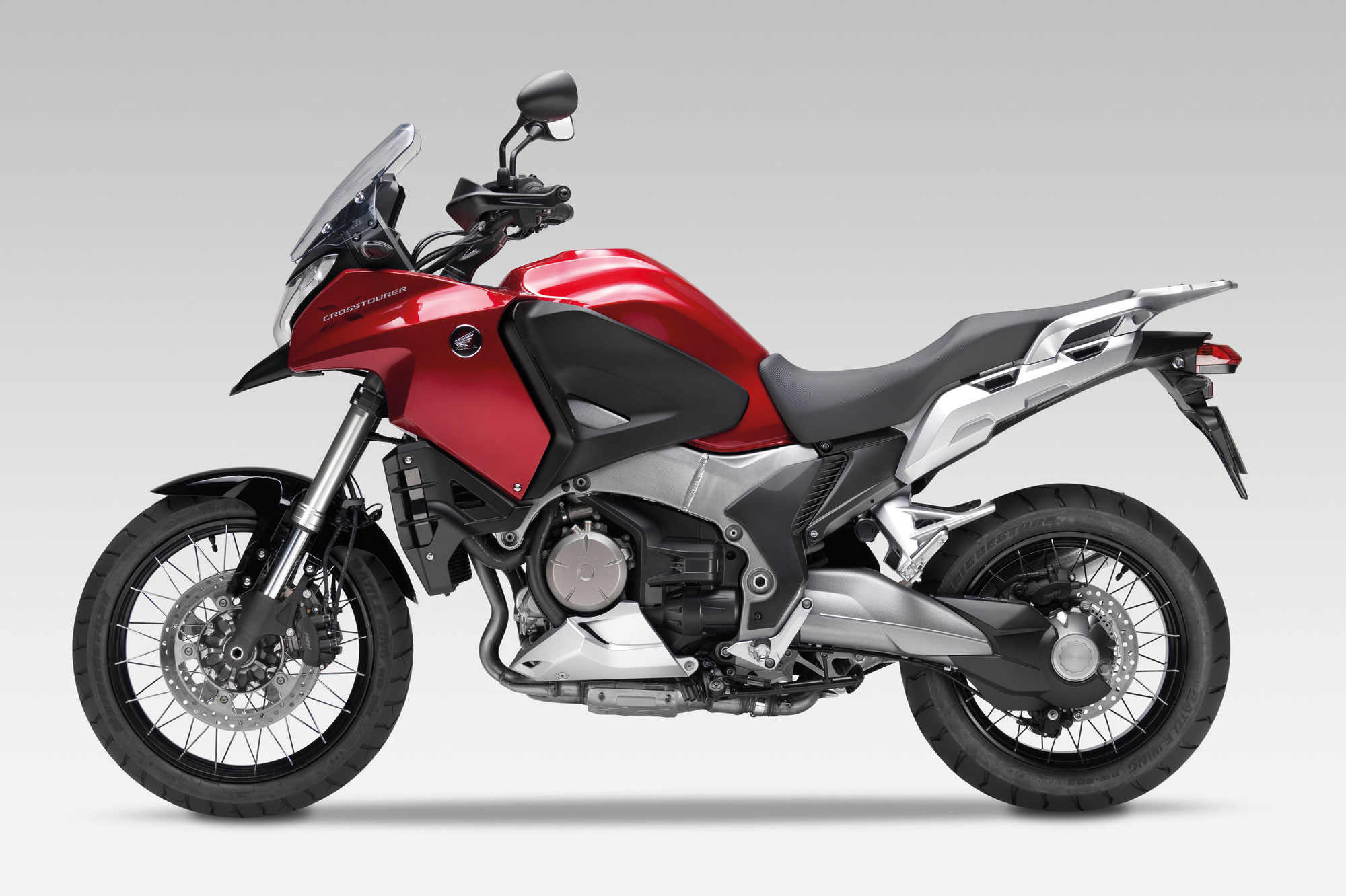 Moto Honda Crosstourer vermelha