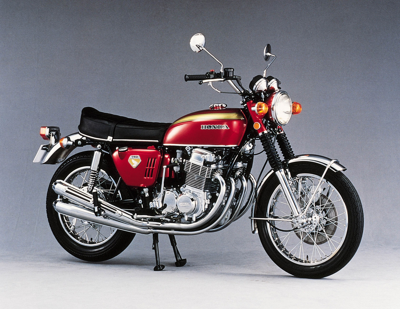 Moto Honda CB 750 Four de Lado