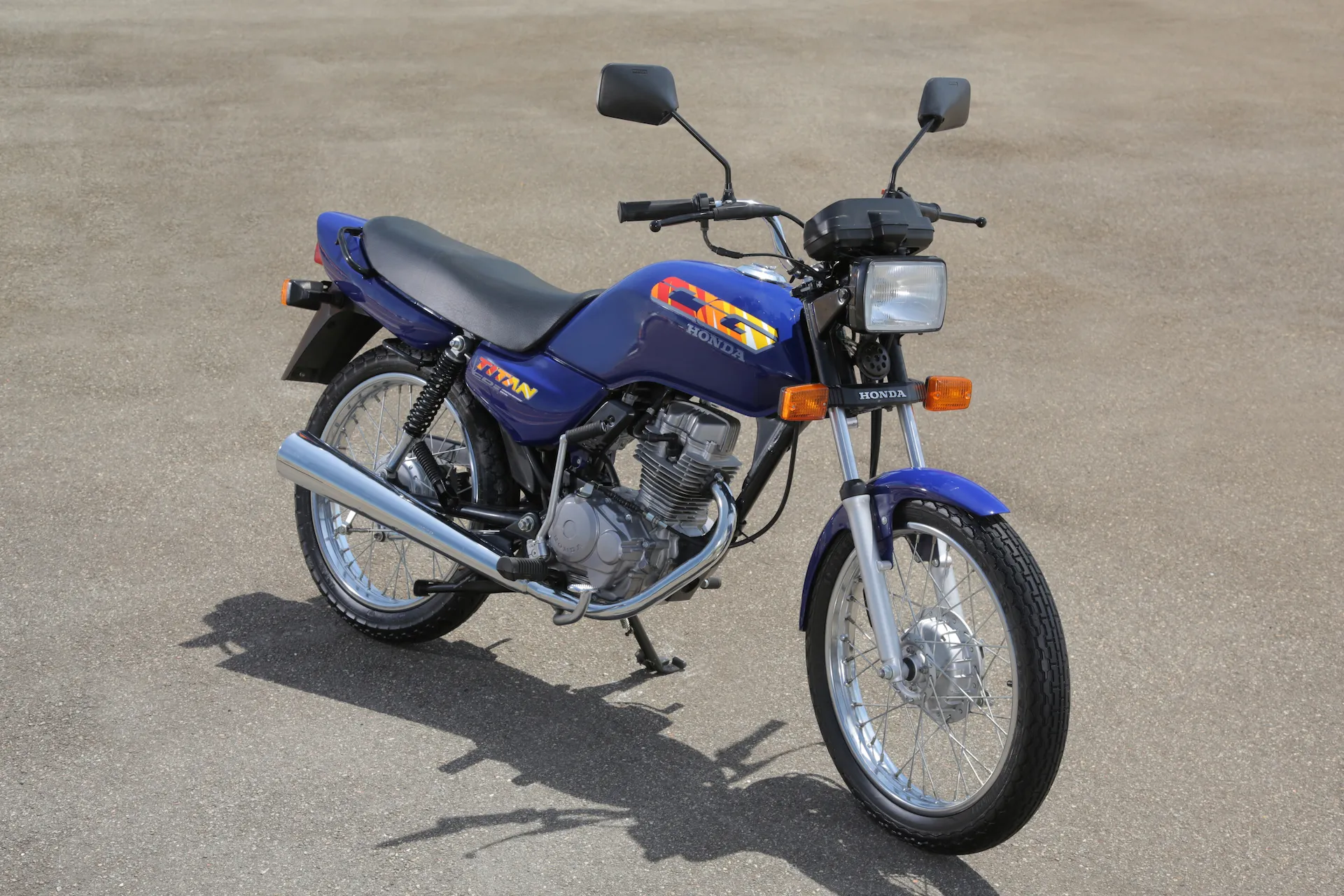 Moto Honda CG Titan azul da 4ª geração de 1994