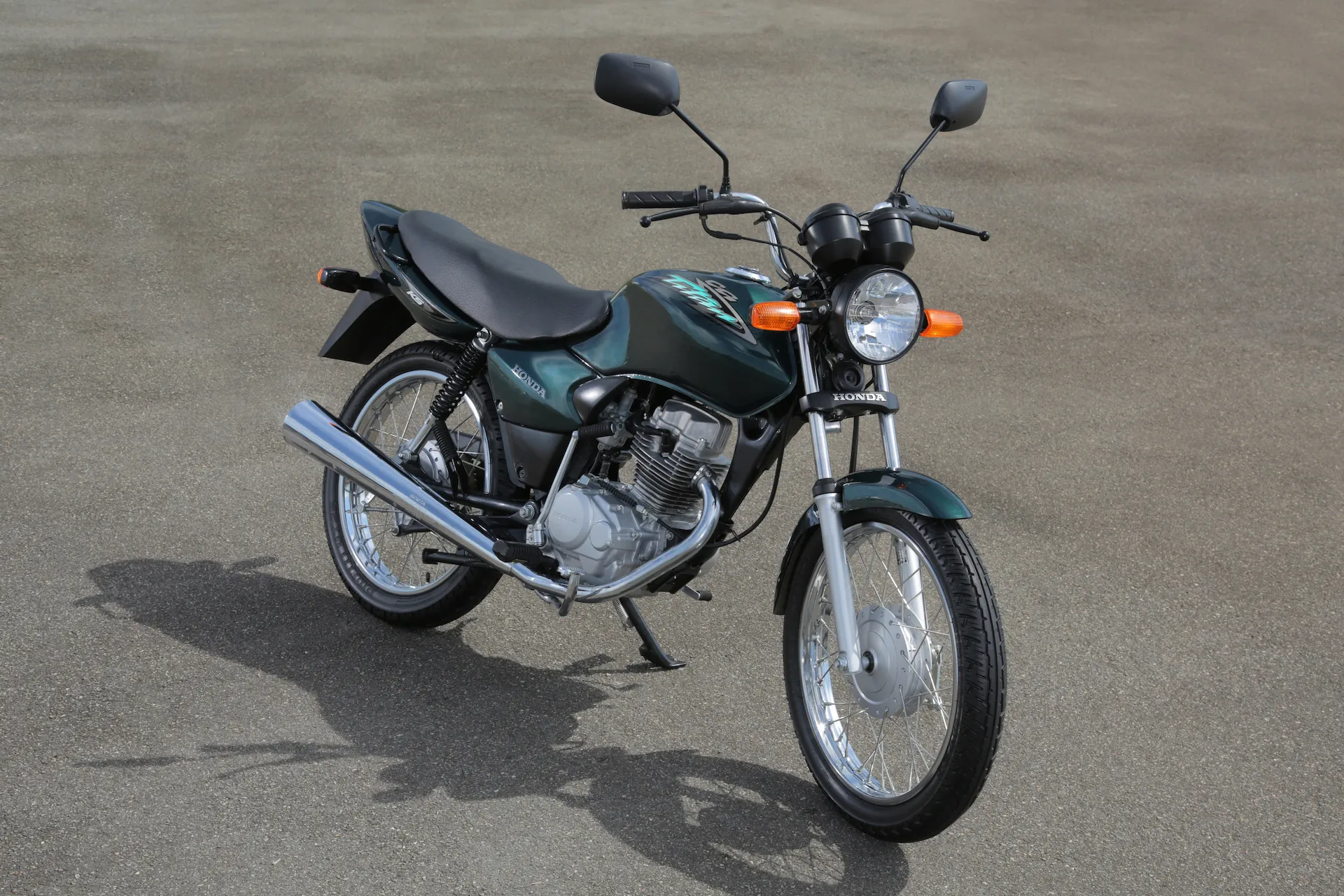 Moto Honda CG Titan verde da 5ª geração de 2001