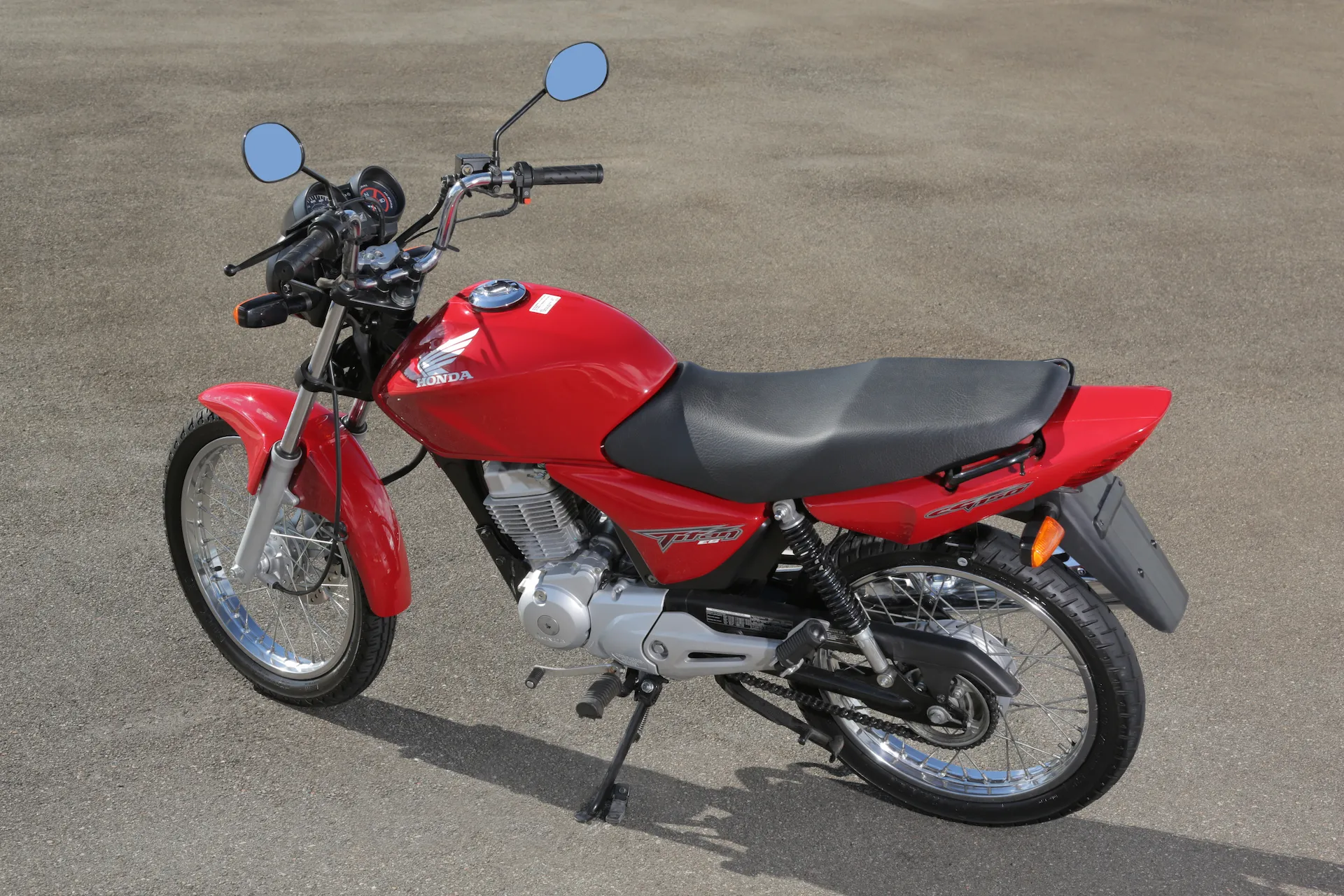 Moto Honda CG Titan vermelha da 6ª geração de 2004