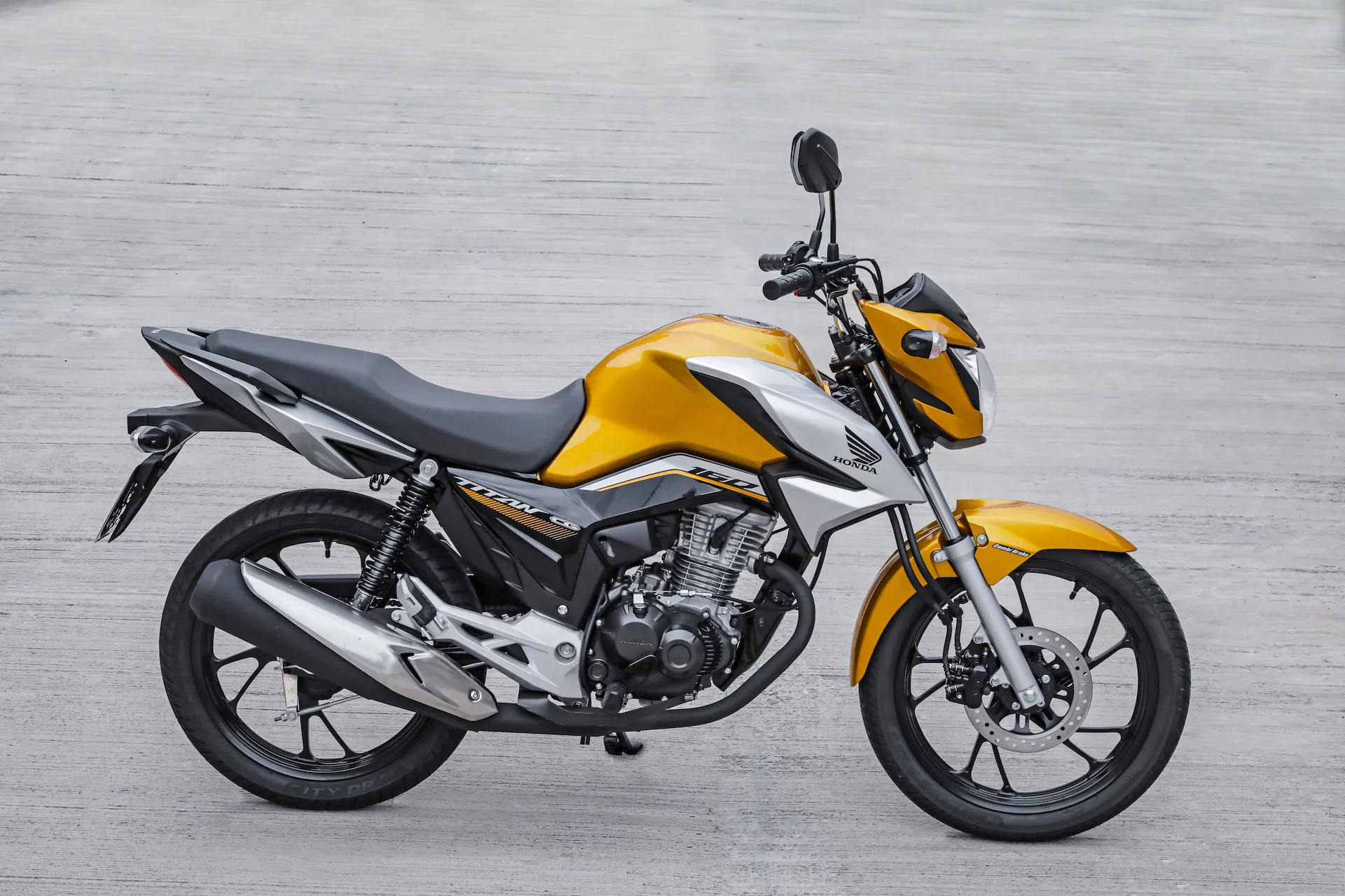 Moto Honda CG Titan amarela da 9ª geração de 2022