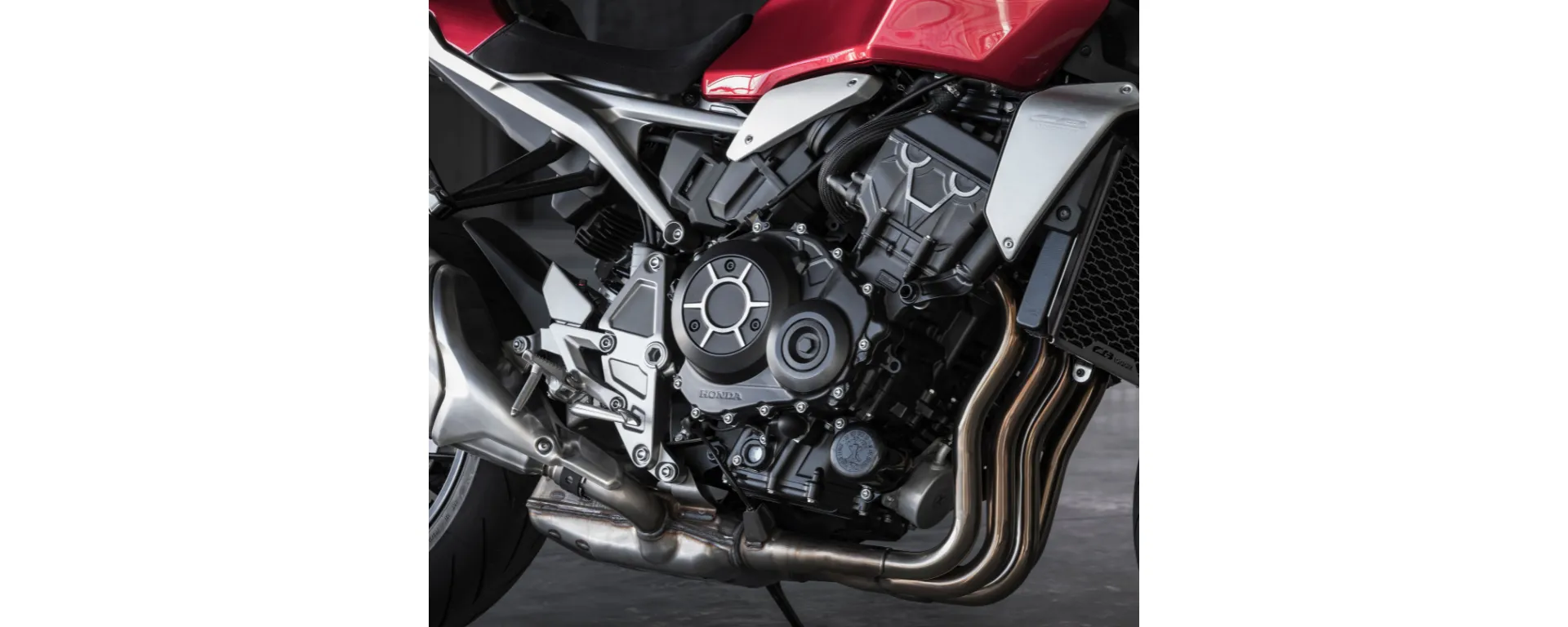 Performance do Motor da Moto Honda CB 1000R Vermelho Metálico Bordeaux Red Metallic