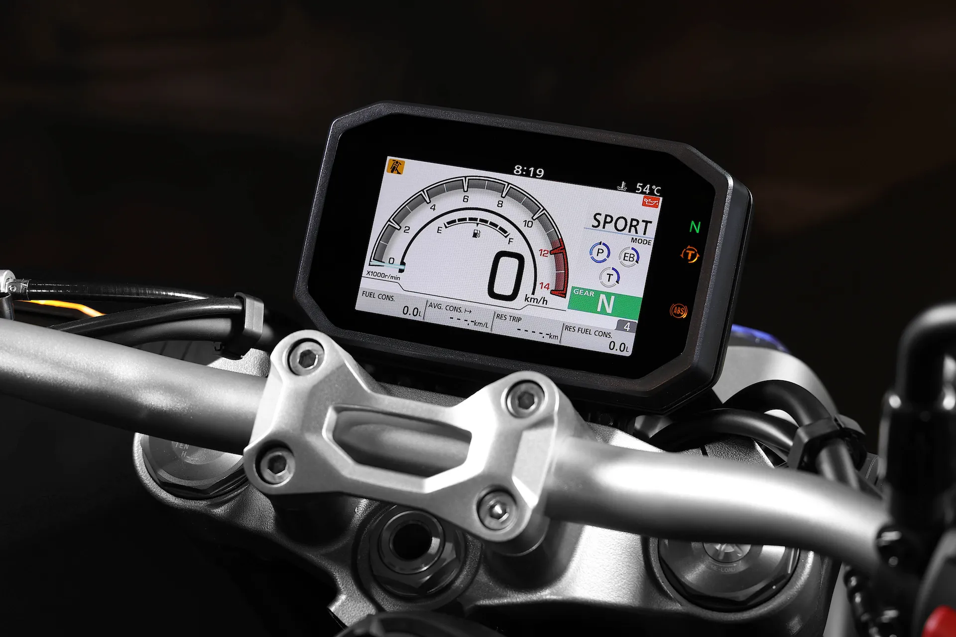 Detalhe do painel da moto Honda CB 1000R mostrando o modo de pilotagem Sport