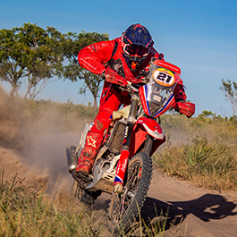 Piloto da equipe Honda Racing fazendo manobras durante o Rally dos Sertões 2022