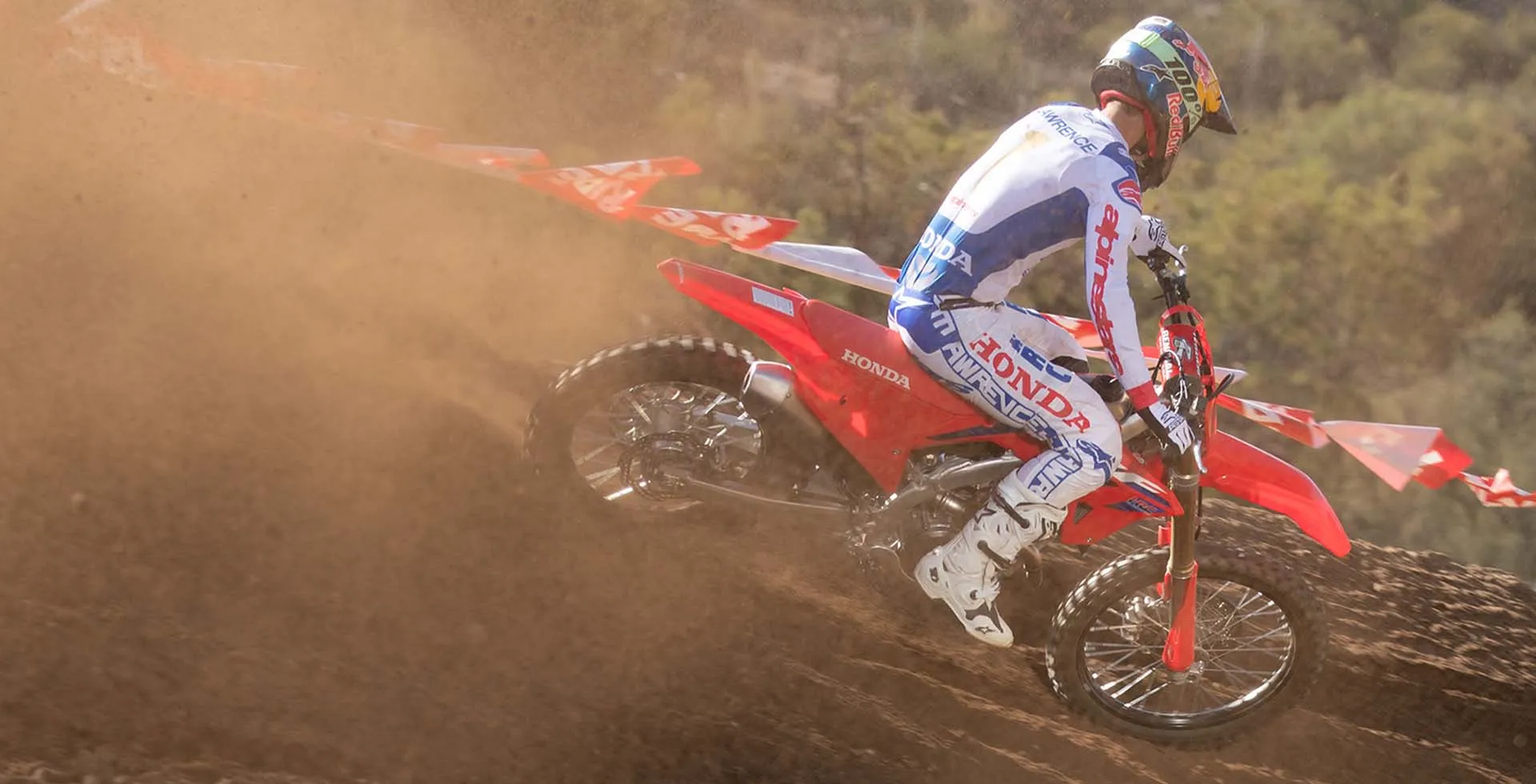 Piloto na Curva Derrapando com Moto Honda CRF 450R