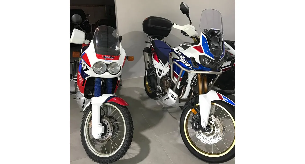 Duas motos Africa Twin no Museu Remaza Collection